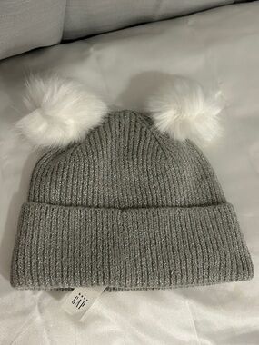 Baby Gap Kids Faux Fur Pom Pom Beanie Silver Sparkle Toddler Size XS/S Hat NWT